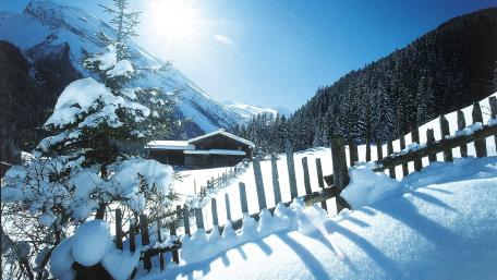 Winter Wonderland in a Mountain Village wallpaper