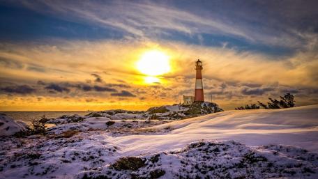 Eigerøy Lighthouse in winter (Rogaland, Norway) wallpaper