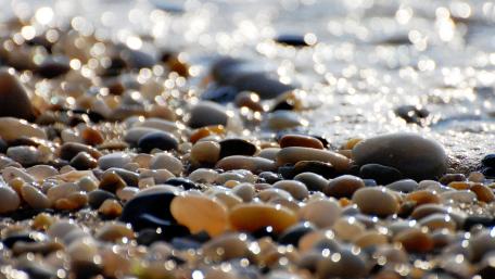 Waterside boulder wallpaper