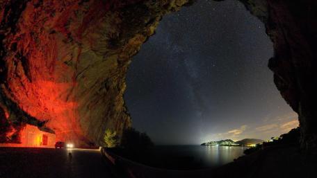 The starry sky in the cave wallpaper
