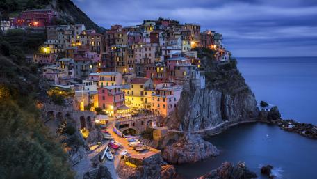 Manarola - Cinque Terre village wallpaper