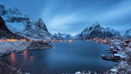 Reine at dusk wallpaper