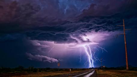 Electrifying Night Storm Over the Horizon wallpaper