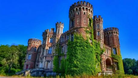 Abandoned Moulbaix Castle (Château de Moulbaix) wallpaper
