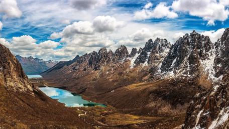 Nianbaoyuze mountain peaks wallpaper