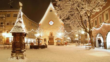 Winter Wonderland in the City Evening wallpaper