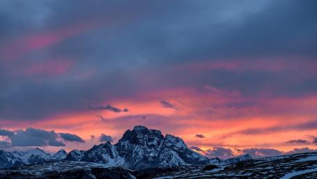 Majestic Mountain Sunrise Panorama wallpaper