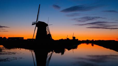Windmills at Kinderdijk wallpaper