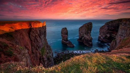 Elegug Stacks at Pembrokeshire Coast wallpaper