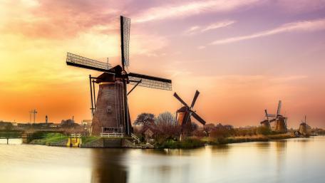 Kinderdijk windmills at sunset wallpaper