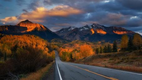 Fall mountain road wallpaper