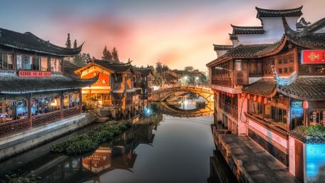 The night of the ancient town wallpaper