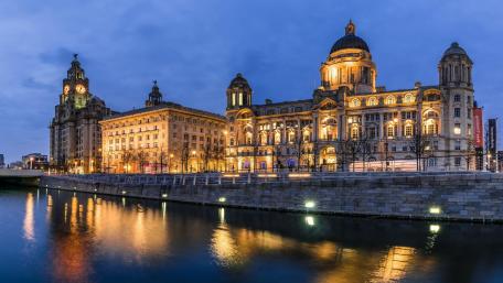 Evening Serenity of City Reflections wallpaper