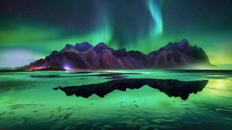 Aurora Borealis over Vestrahorn Mountains wallpaper