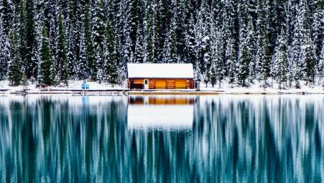Log cabin at Lake Louise, Banff National Park wallpaper