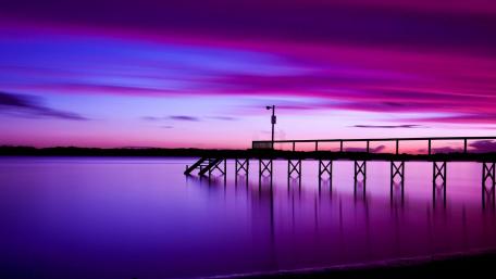 Serene Purple Twilight Over Water wallpaper