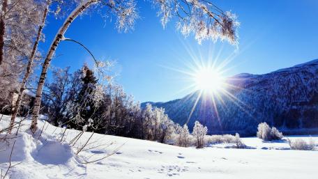 Crisp clear winter day wallpaper
