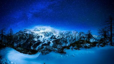Majestic Winter Night Sky and Mountains wallpaper