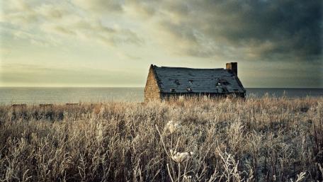 Abandoned Serenity in Winter's Embrace wallpaper