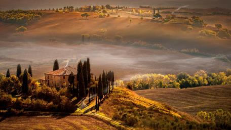 Serene Beauty of Tuscany's Rolling Hills wallpaper