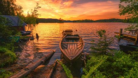 Tranquil Bayou at Sunset with Boats wallpaper