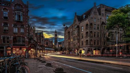 Raadhuisstraat in the downtown of Amsterdam wallpaper