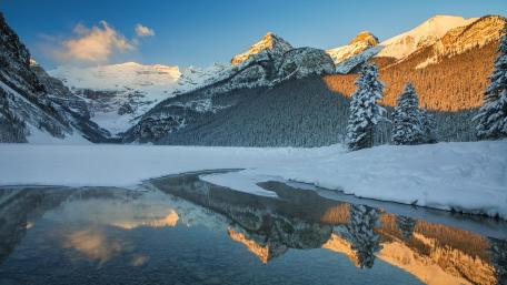 Lake Louise at wintertime wallpaper