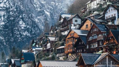 Hallstatt houses in winter wallpaper