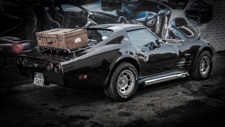 1976 Chevrolet Corvette Stingray wallpaper