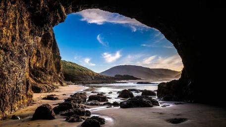 Bethells Beach sea cave panorama (Auckland, New Zealand) wallpaper