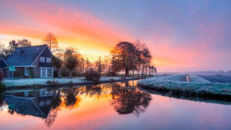 Frosty sunrise reflection wallpaper