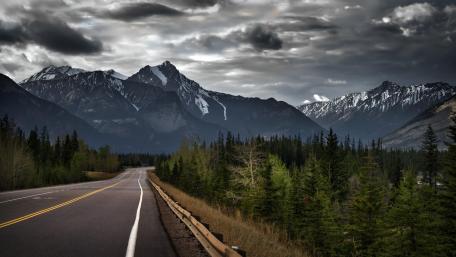 Majestic Mountain Roadway in Wilderness wallpaper
