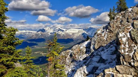 Majestic Mountain View with Sunlit Ridge wallpaper