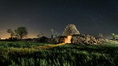 Starry Night Over Ancient Ruins wallpaper