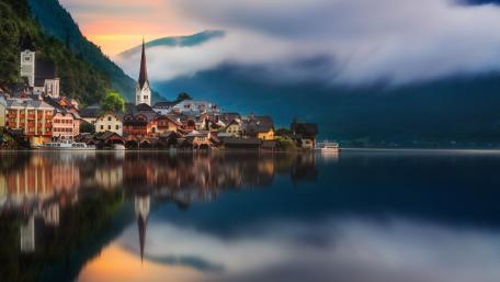 Hallstatt reflection in Hallstätter See lake wallpaper