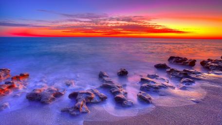 Serene Sunset Over Tranquil Shoreline wallpaper