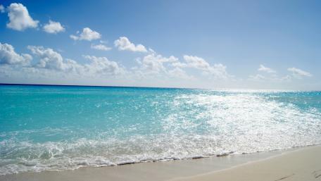 Azure Serenity of Caribbean Shores wallpaper