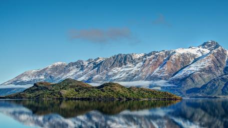 Lake Wakatipu and Pigeon Island wallpaper