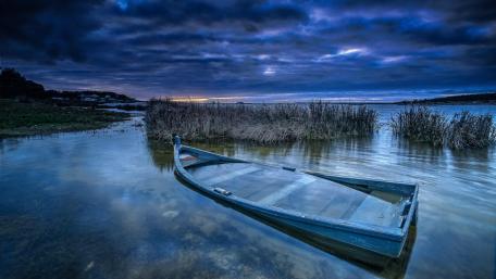 Sunken boat wallpaper