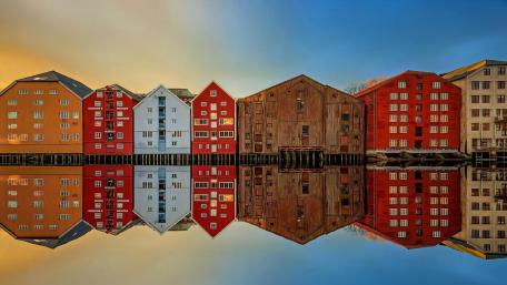 Trondheim reflected in Nidelva river (Norway) wallpaper
