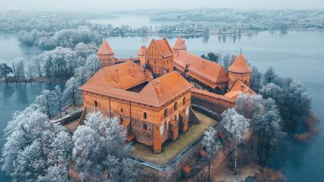 Trakai Island Castle on Lake Galvė (Lithuania) wallpaper