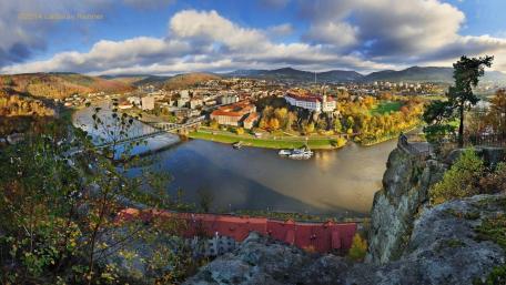 Scenic View of Decin Castle and the Elbe River wallpaper