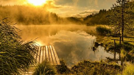 Misty sunrise reflection wallpaper