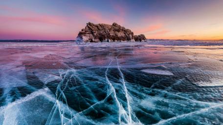 Icy Baikal lake wallpaper