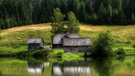 House at the lake wallpaper