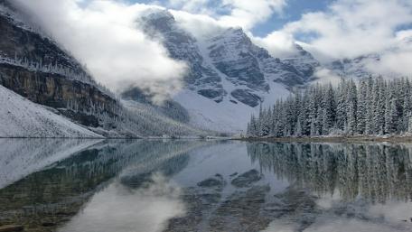 Moraine Lake (Valley of the Ten Peaks) wallpaper