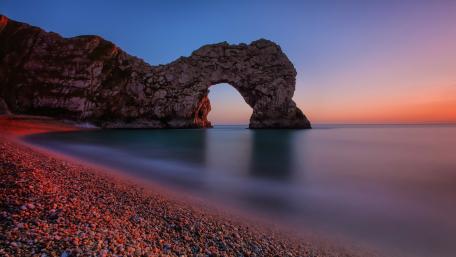 Durdle Door natural rock arch at sunset (Jurassic Coast, England) wallpaper
