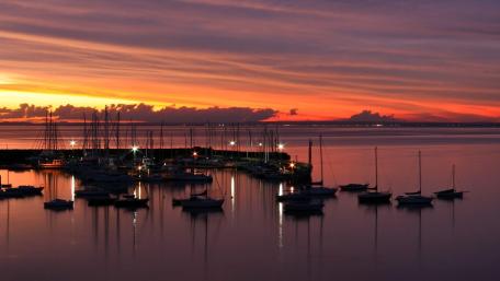 Marina at sunset wallpaper