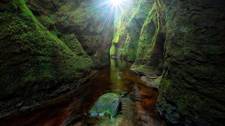 Sunlight in the canyon wallpaper