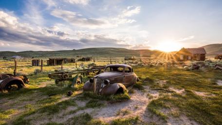 Abandoned Beauty in a Rural Landscape wallpaper